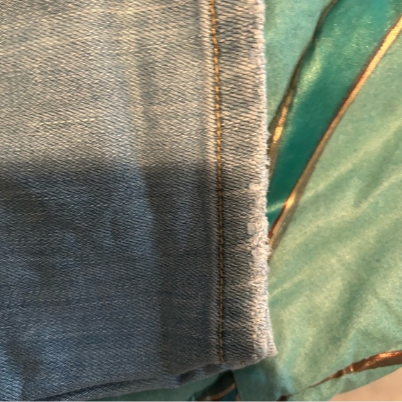 Cello Jeans with faded style.  Easy to roll up the bottoms for extra style - Picture 15 of 16